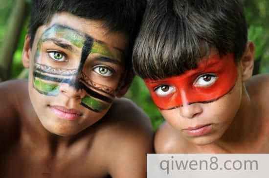 巴西亚马逊原始部落的人物：绿色眼睛少年！
