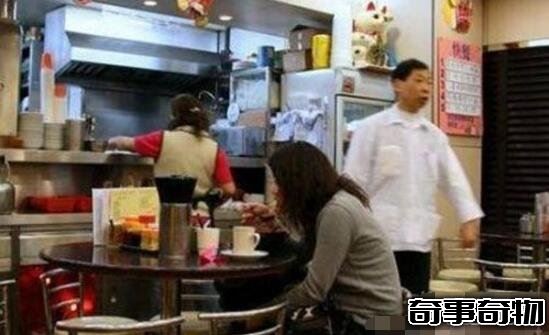 香港茶餐厅灵异事件是真的吗 外卖小哥给鬼送餐竟收冥币
